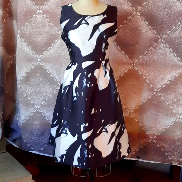 Nan-made Crepe Swirly Dress. - Picture 1 of 7